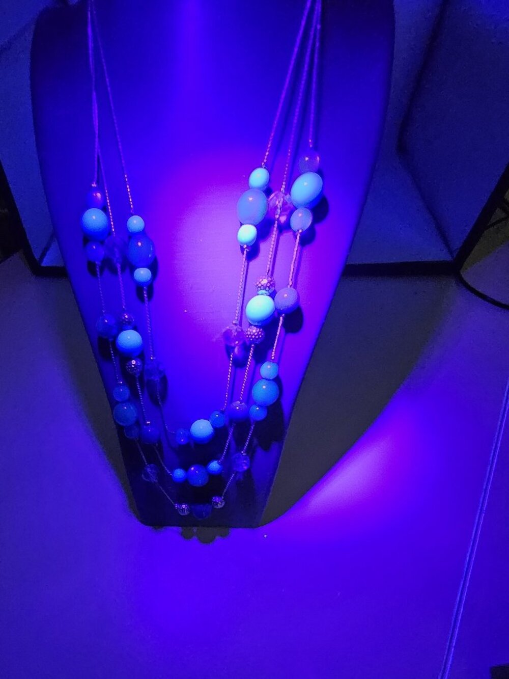 3 strand dark blue acrylic & silver-toned beads necklace GLOWS unsigned 17" + 3"
